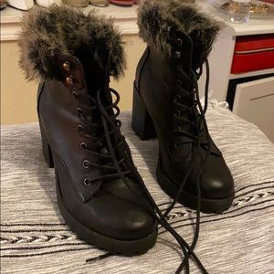 Black booties faux fur